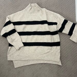 Line and dot striped mock neck turtle neck